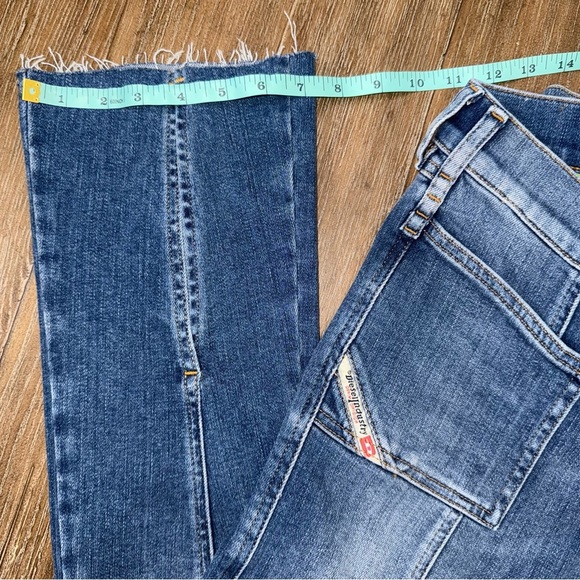 Diesel Women's Ankle Straight Leg Blue Jeans mid rise - Picture 3 of 14